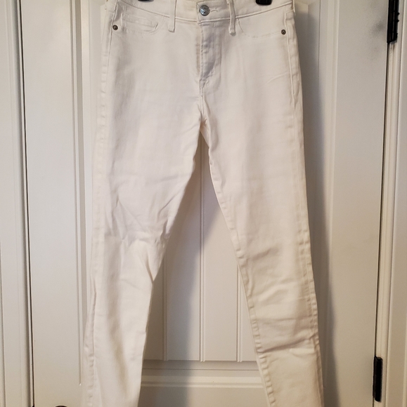 Abercrombie & Fitch - Picture 2 of 3